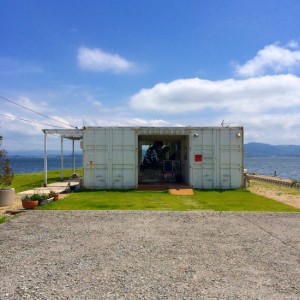 宍道湖の東、中海に浮かぶ大根島の絶景カフェ「DAIKON(ダイコン)」